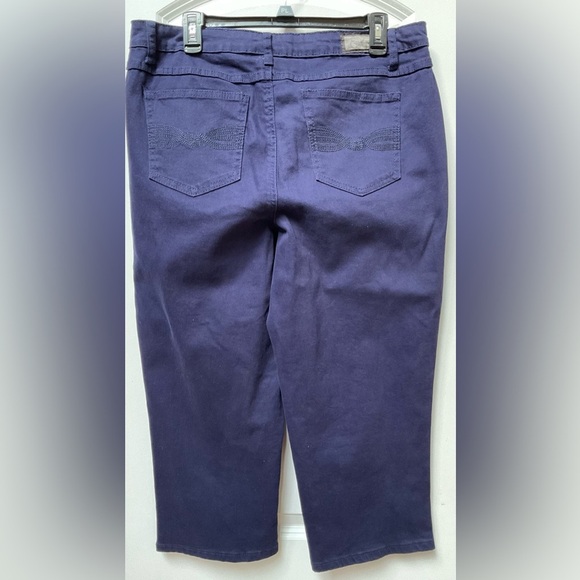 Earl Jean Capris - Picture 2 of 3